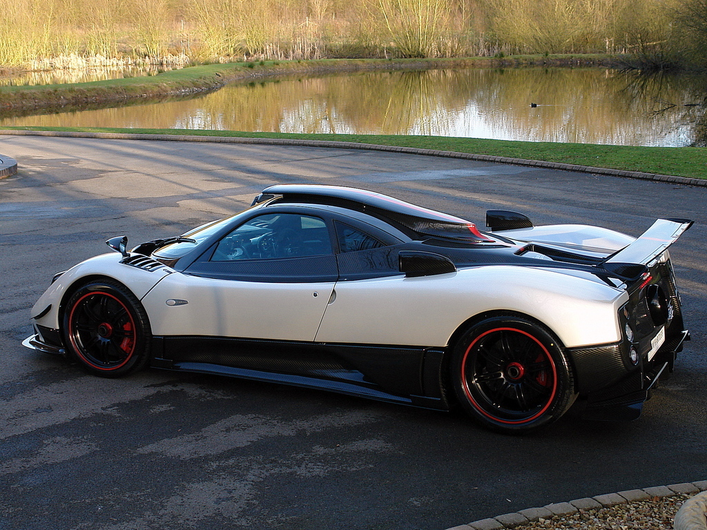 Зонда е. Пагани зонда 1. 2009 Pagani Zonda Cinque coup. Пагани зонда 2022. Pagani Zonda sedan.