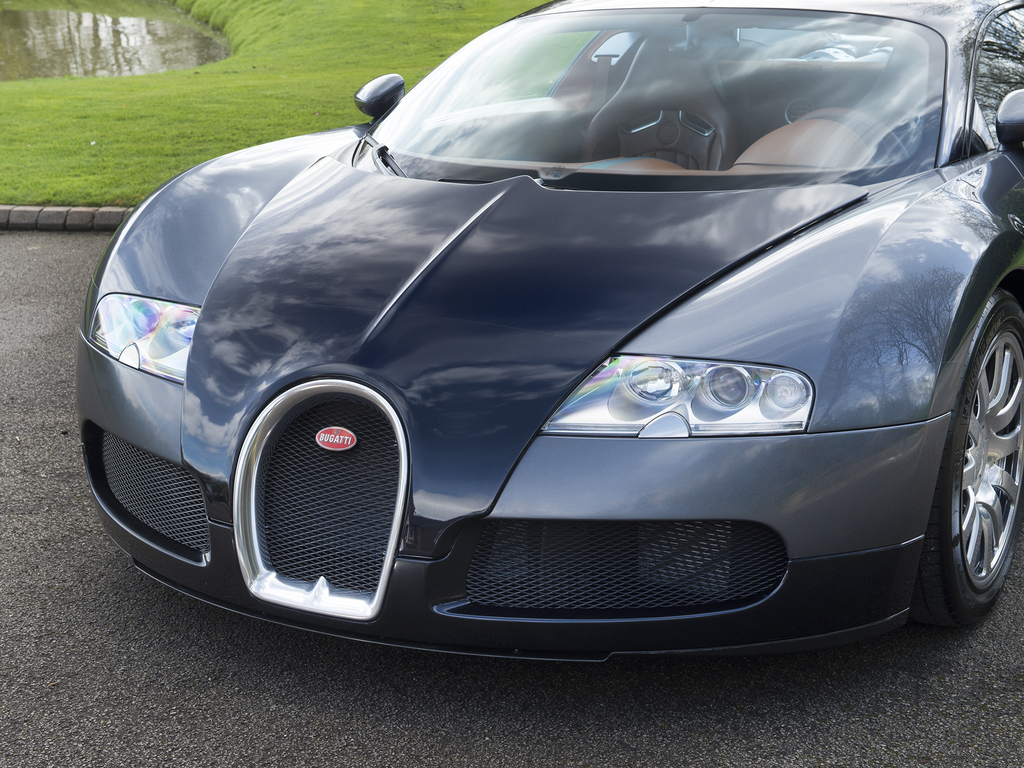 Bugatti в россии. Бугатти 2008. Bugatti Veyron 2002. Бугатти Вейрон 2008. Бугатти Вейрон фары.