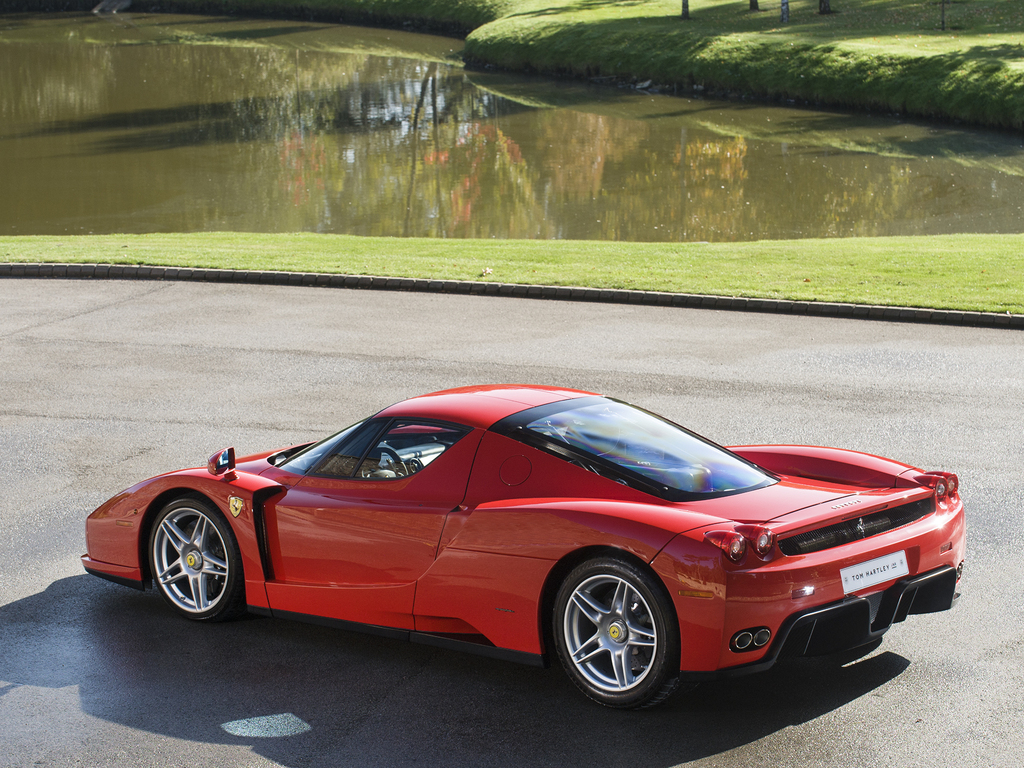 Miniature Spark Ferrari Enzo – Échelle 1:43, Rouge, Résine, Parfait état (sans Boîte)