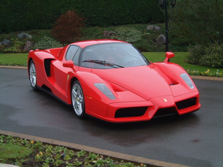 フェラーリEnzo Naso イタリアFerrari 伝説のエンツォ・フェラーリが約4億2,000万円で落札される