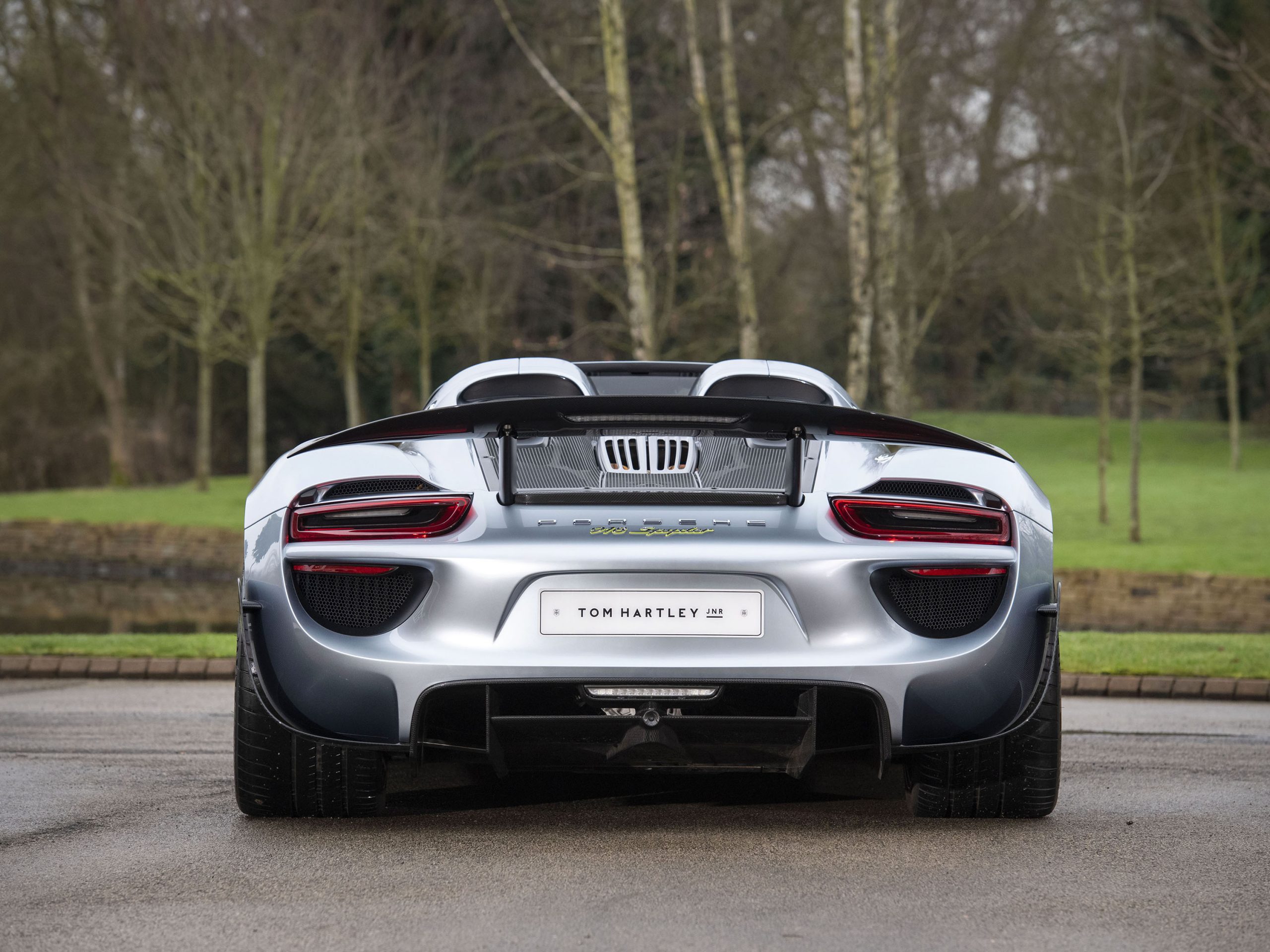 Super hybrid. Porsche 918 Spyder в широких обвесах. Porsche RS Spyder Glossy-Black. Koenigsegg Gemera.